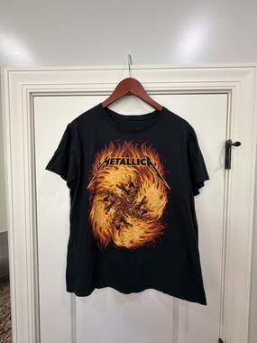 2009 Metallica Flaming Skulls Graphic Band T-Shirt